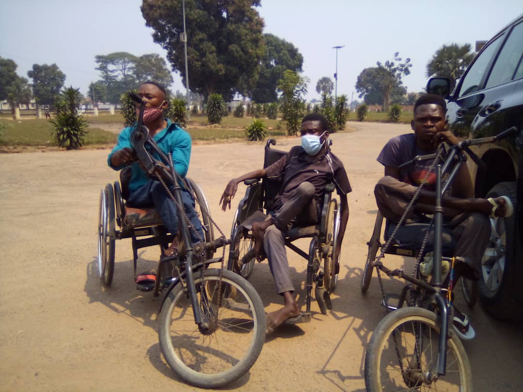 Kasaï-Central: Les personnes vivants avec handicaps et autres vulnérables reçoivent un don du Gouvernement Sama Lokonde