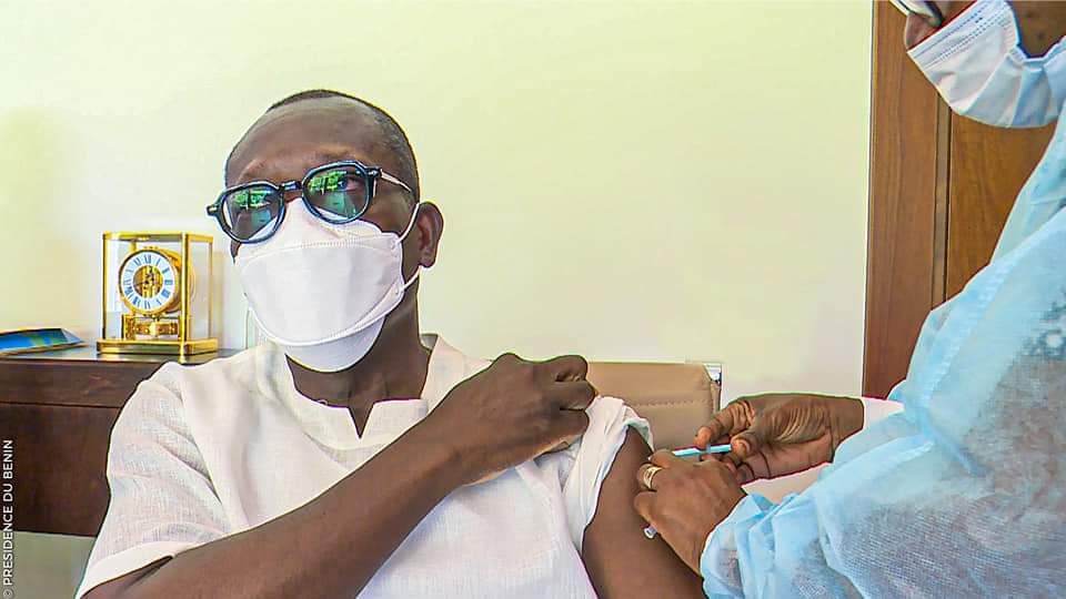 Bénin: la covid-19 tue! Patrice Talon se fait vacciner et invite les béninois à suivre son exemple