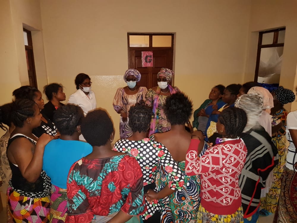 Sud-Kivu: Théo Ngwabidje apporte du réconfort aux femmes à la maternité de l’hôpital général Dr Rau de Ciriri