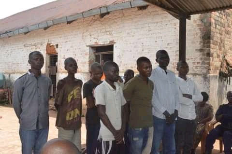 Lomami : Dix personnes bénéficiaires de la grâce présidentielle quittent la prison de Mwene-Ditu