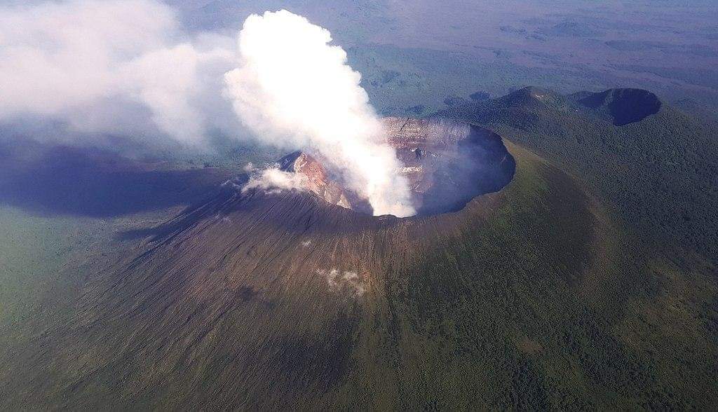 Goma : des vibrations continues « de grande ampleur » dans le cratère central du Volcan Nyiragongo, alerte l’OVG