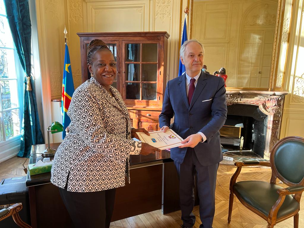 Isabel Tshombe, ambassadeur de la RDC en France, entre officiellement en fonction 