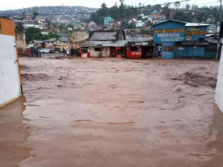 Bukavu: 4 personnes d’une même famille et 2 enfants perdent la vie suite à une forte pluie diluvienne