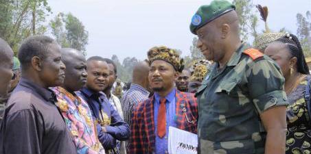 Ituri : Quatorze familles de massacres de Kokonyangi bénéficient de l’assistance du gouverneur militaire