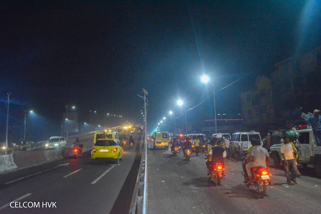 Kinshasa : Gentiny Ngobila lance l’éclairage public dans le District de la Tshangu