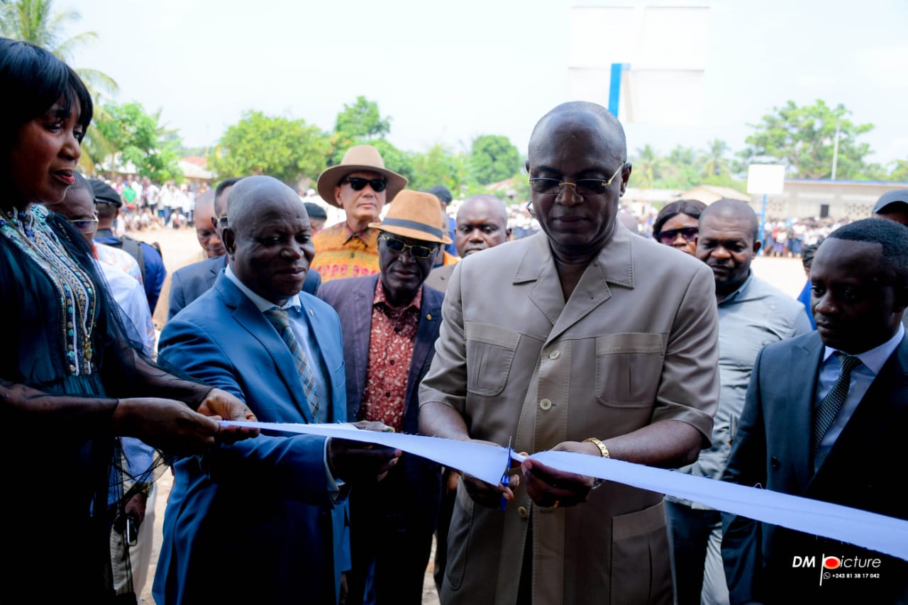 Education: Le Gouverneur Gentiny Ngobila Mbaka inaugure une école moderne au Mai-Ndombe
