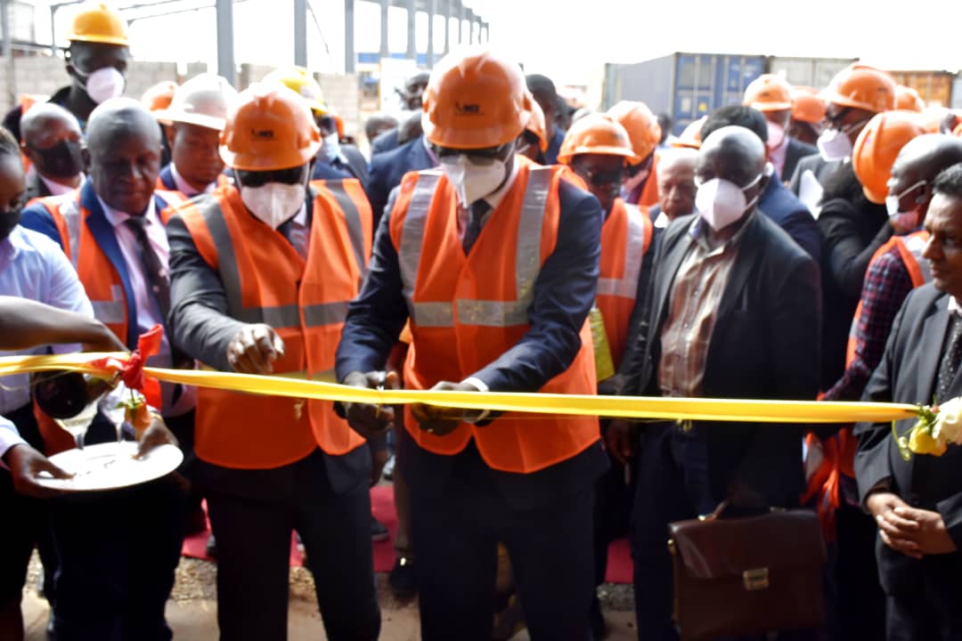 Julien Paluku procède à l’inauguration de l’usine de production des tuyaux PEHD, PVC et l’usine de recyclage des huiles usées à Lubumbashi