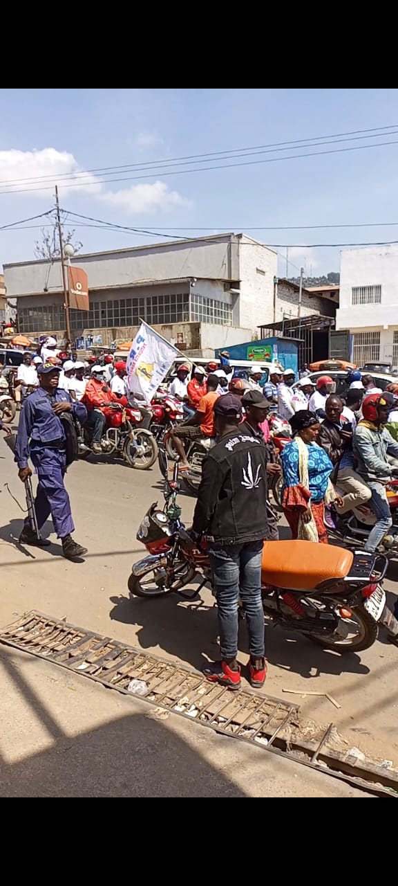 Sud-Kivu : Marche de soutien du parti politique Patriotes résistants Mai-Mai aux FARDC et au Chef de l’Etat