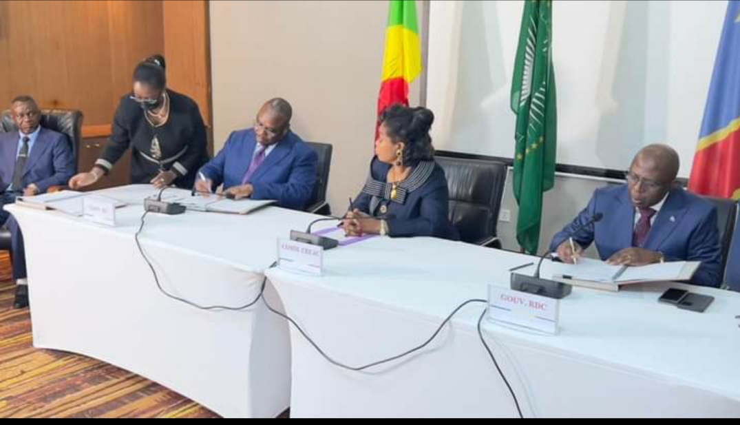 Kinshasa et Brazzaville procèdent à la signature de l’AMI pour l’accélération de la construction du Pont Route-Rail