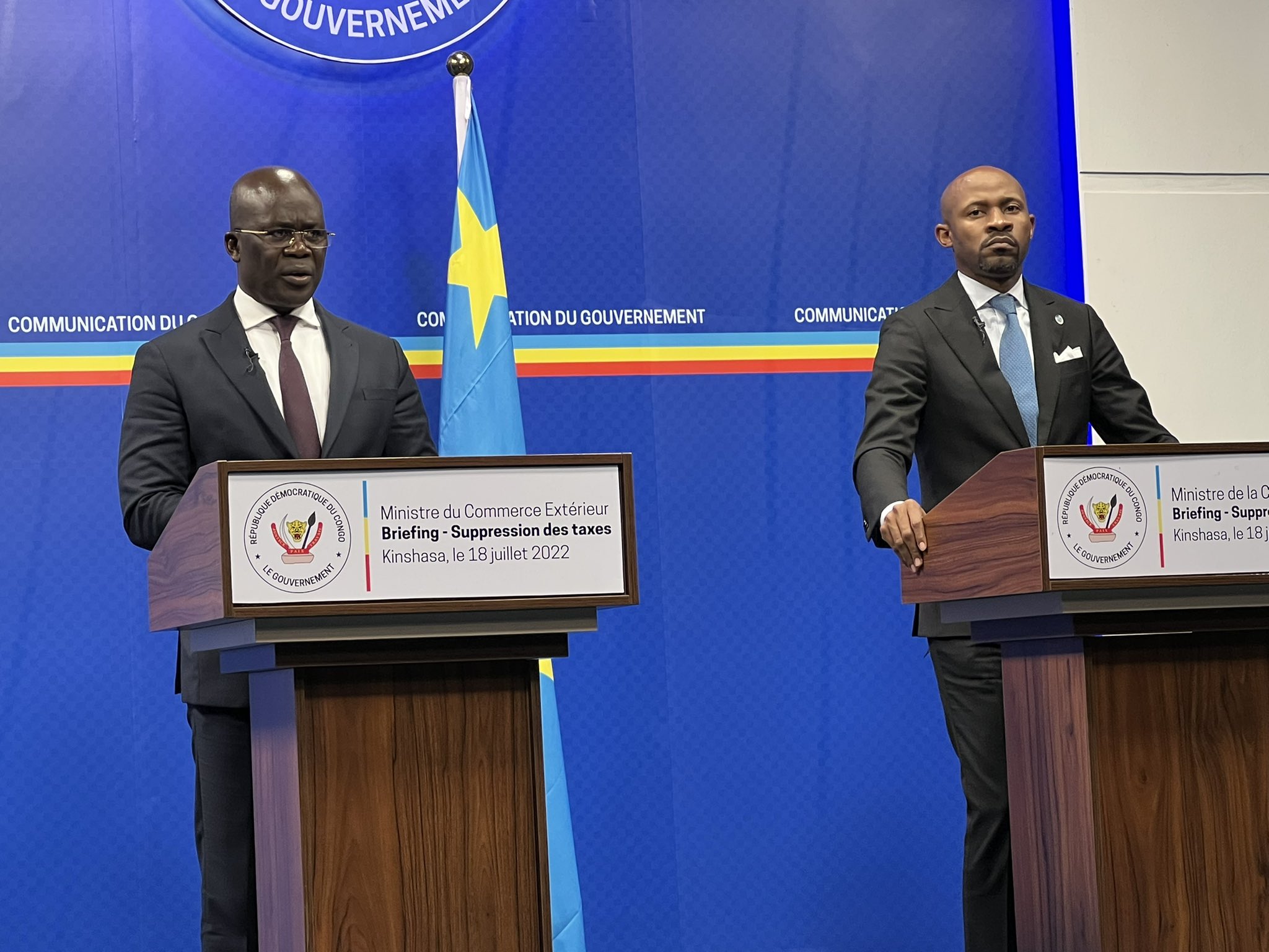 RDC : Patrick Muyaya et Jean-Lucien Busa présentent les avantages de la suppression de 14 prélèvements fiscaux par la RDC