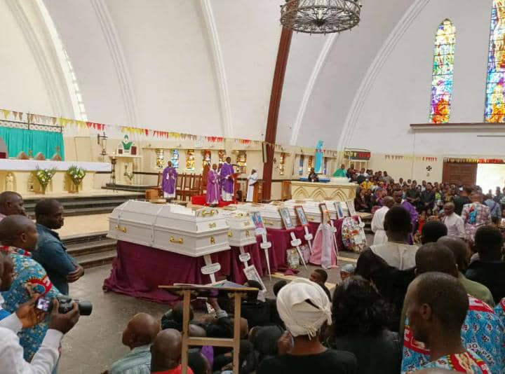 Bukavu: Messe de requiem et inhumation de 8 écoliers et leur chauffeur tués dans un accident de circulation