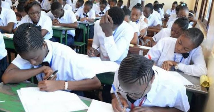 Sud-Kivu : 139 619 élèves finalistes passent l’ENAFEP dans les trois provinces éducationnelles