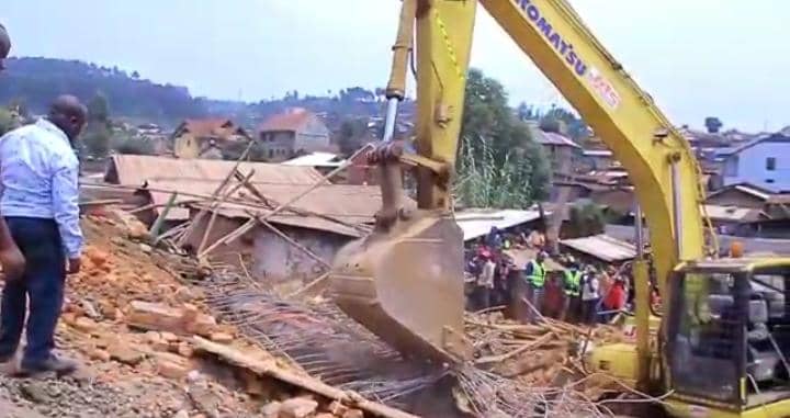 Écroulement d’un immeuble à Butembo : des victimes coincées dans les décombres,  sans secours de l’état 