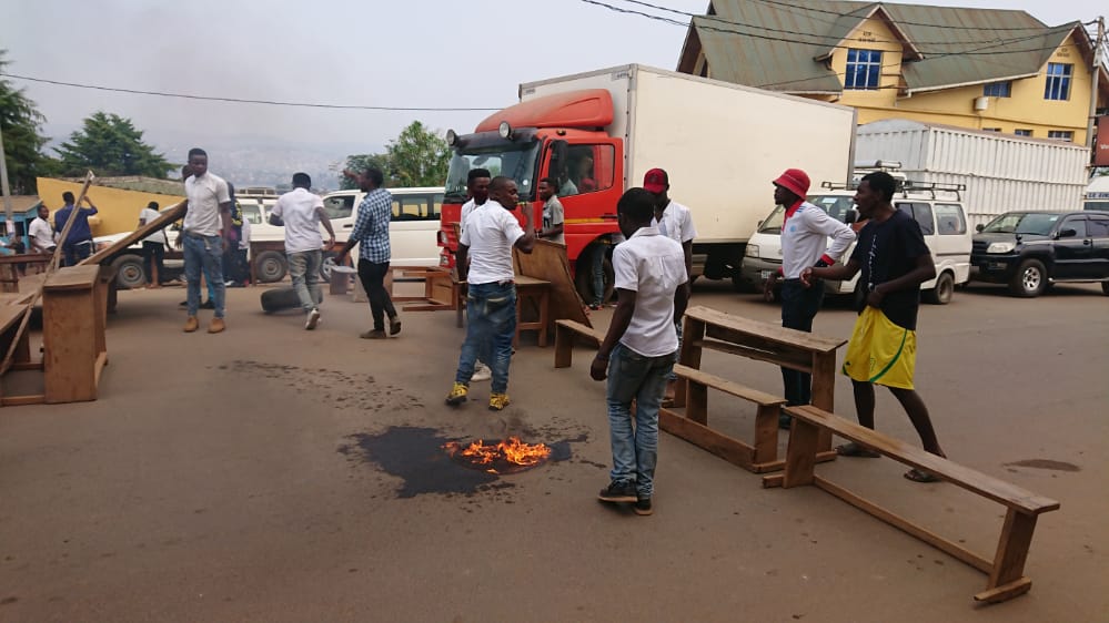 Sud-Kivu: Déguerpis sans cause, les élèves de l’école Matimayi bloquent la route vers la frontière Ruzizi 1er 
