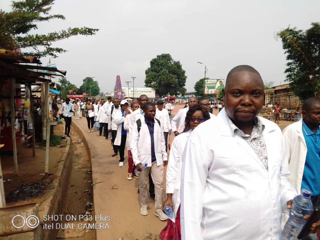 Kikwit : Les médecins dans la rue pour revendiquer leurs droits
