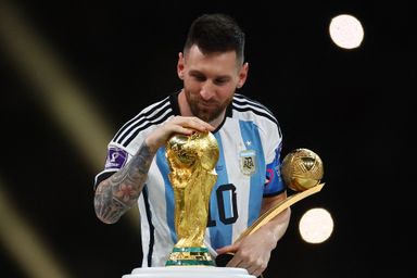 Première nuit 3 étoiles, hommage à Maradona, Messi au Sommet de son art
