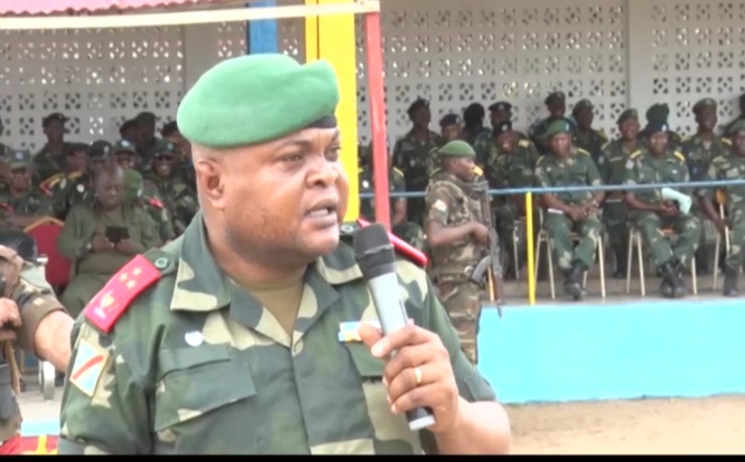 RDC: Le chef d’état-major prêche la discipline aux nouvelles recrues dans l’armée au centre de Kitona