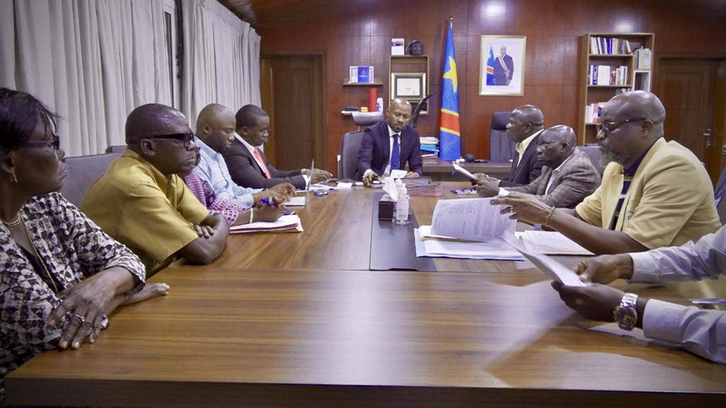 Les revendications des agents du Renatelsat sur la table du ministre Patrick Muyaya
