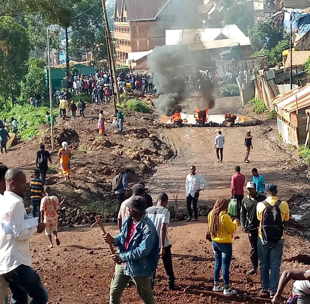 Sud-Kivu/Bukavu : Les étudiants manifestent suite à la dégradation très avancée du tronçon routier Place de l’indépendance-Sosam ISTM