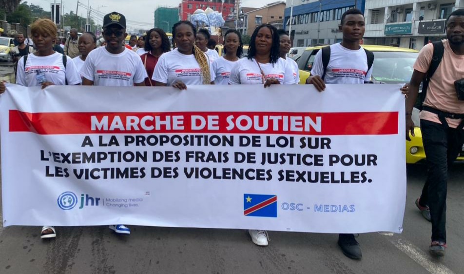 Marche pacifique des OSC et médias pour le soutien de la proposition de loi d’exemption des frais de justice pour les victimes des violences sexuelles en RDC et l’accélération de son examen par le Sénat
