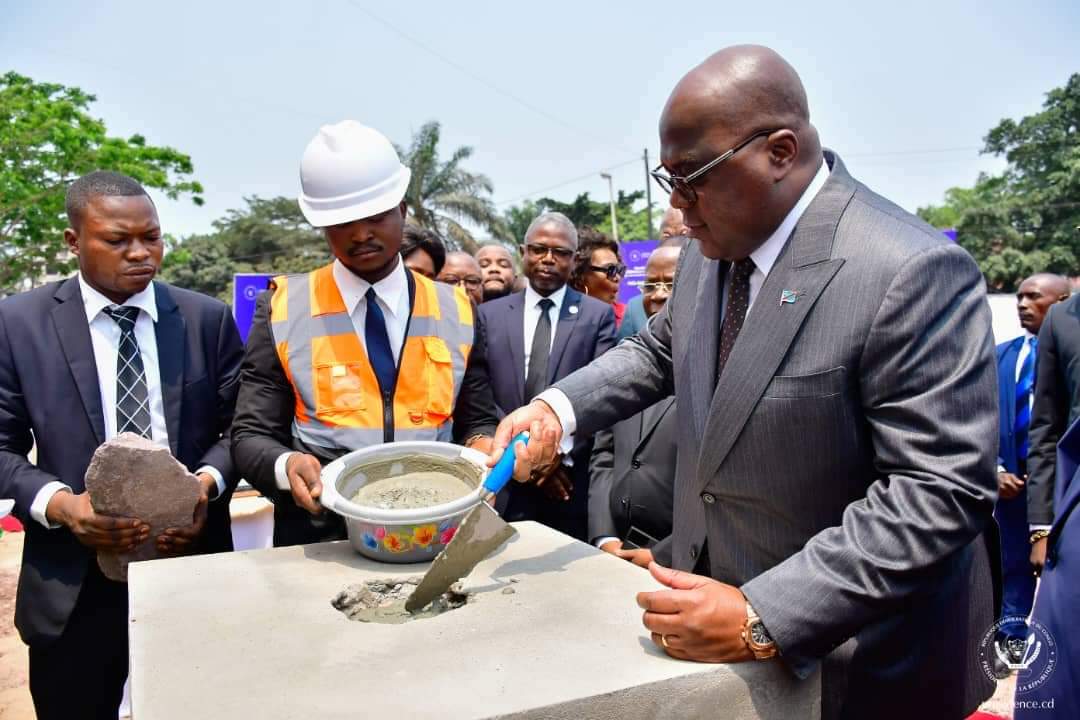 Félix Tshisekedi pose la 1ère pierre de la construction d’un édifice moderne de la Cour Constitutionnelle