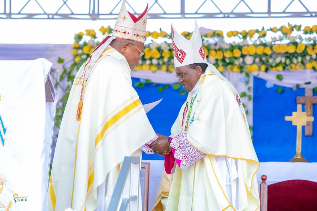 Anniversaire de l’épiscopat de l’Evêque de Butembo-Beni : « 25 ans de vie et de misère, voilà un motif de joie pour l’amour de Dieu qui conduit les pas de Mgr Sikuli » (Cardinal Ambongo)