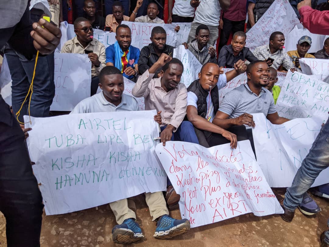 Sit-in au bureau Airtel à Bukavu : la société civile promet de saisir la justice si Airtel n’améliore pas la qualité de ses services dans un mois