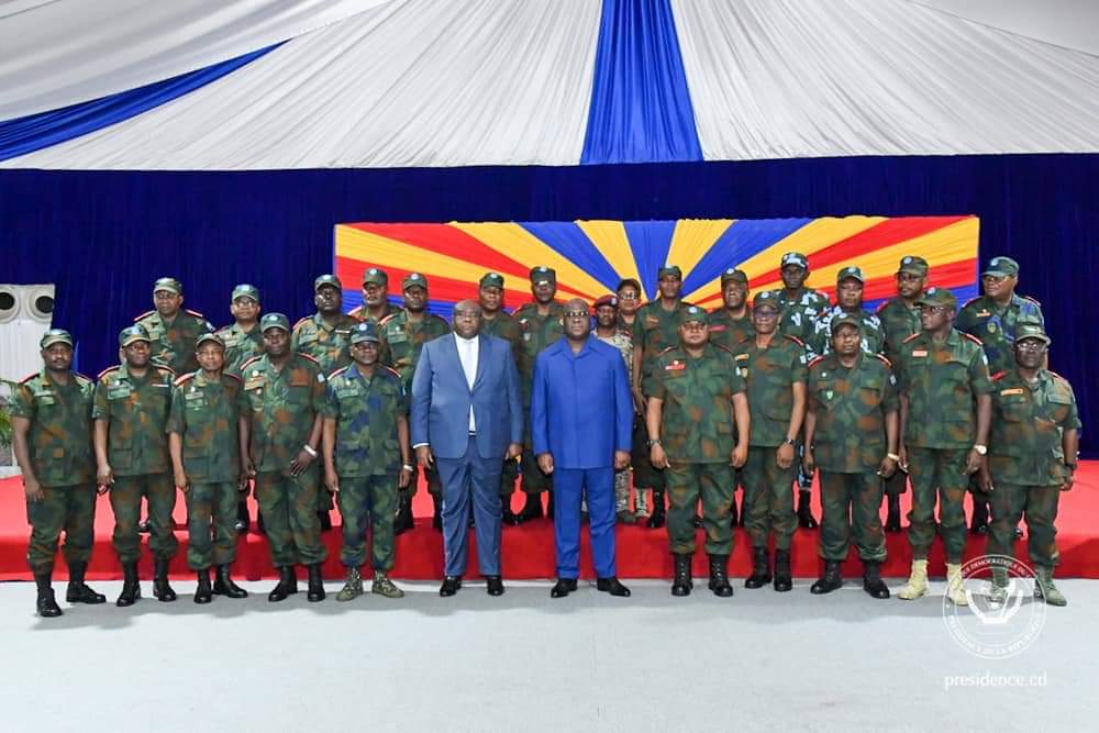 Le président Félix Tshisekedi plus proche de ses hommes des troupes, autour d’un « repas de corps »