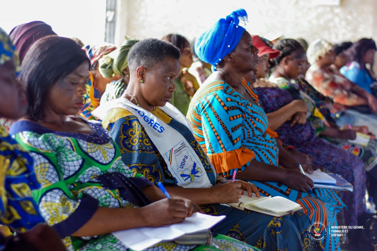RDC: L’ASBL « Femmes Rafraîchisseuses » célèbre la journée mondiale de la ménopause sous la bénédiction de Mireille Masangu ministre du Genre, Famille et Enfant