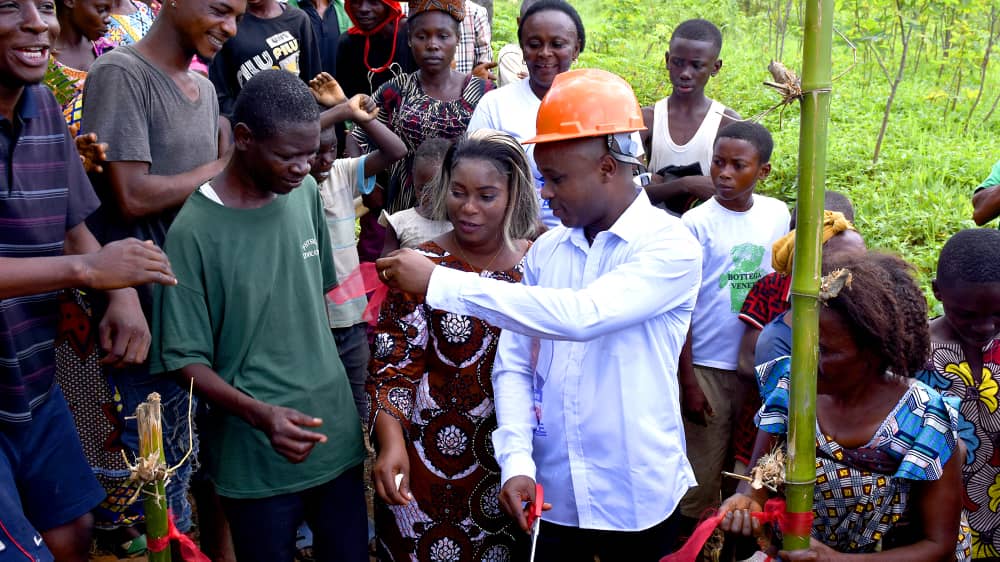 La Fondation Obed Kambale à la rescousse de la population de Ngomba-Kikusa construit des sources d’eau potable