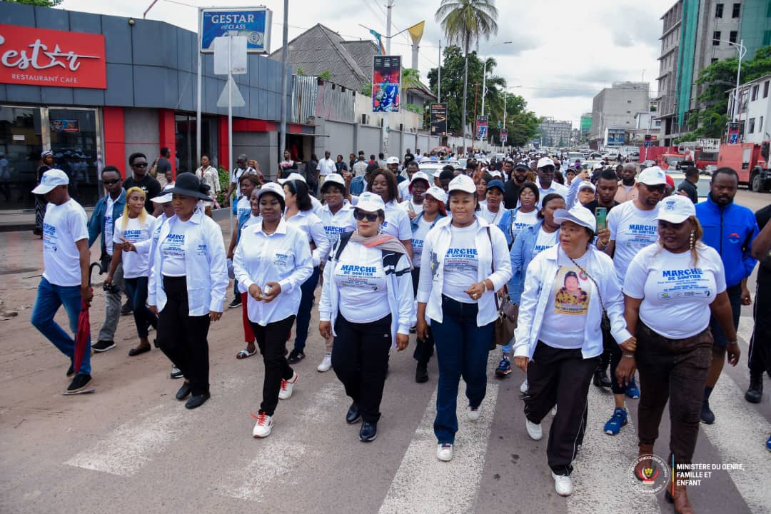 Kinshasa : Dans une marche réussie,  les hommes à côté des femmes pour soutenir les candidatures féminines à l’élection du 20 décembre 2023