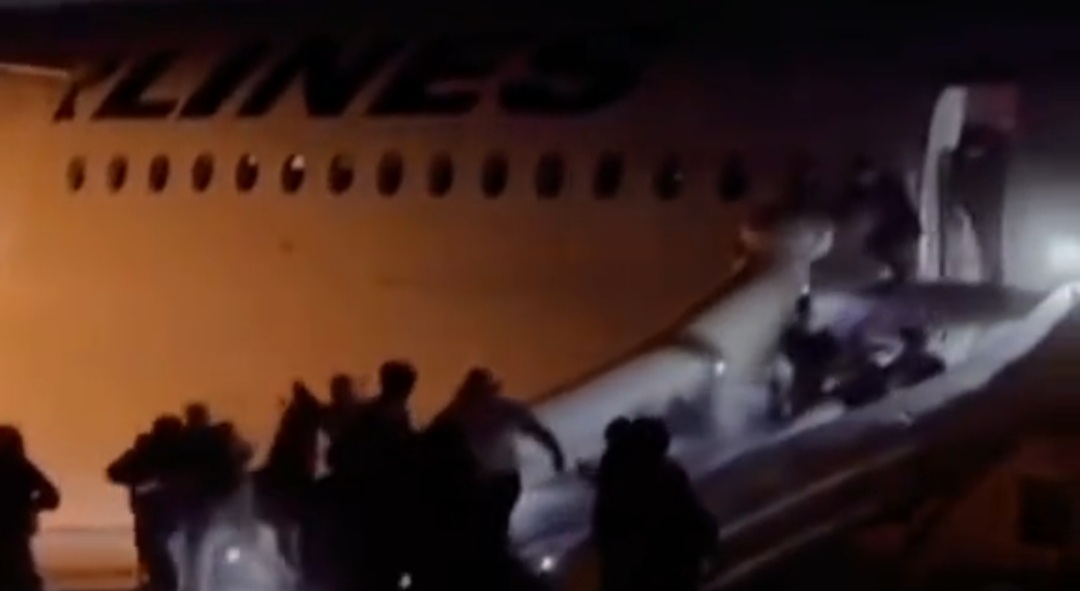 Tokyo: Collision de deux avions, 379 passagers de Japan Airlines évacués, 5 membres d’équipage de l’avion des garde-côtes décédés