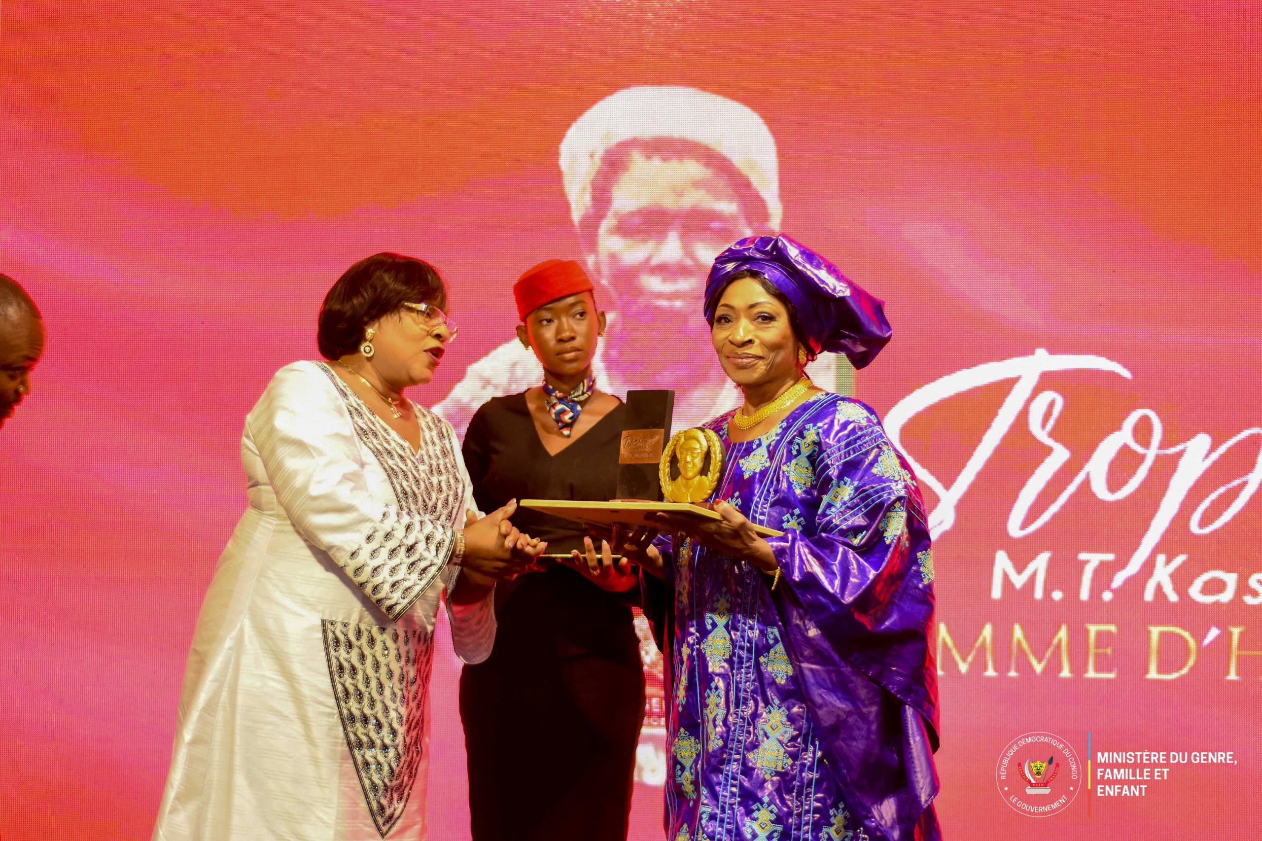 Clôture du mois de la femme: Mireille Masangu honore les lauréates du Trophée « MARTHE KASALU TSHISEKEDI Femme d’honneur »