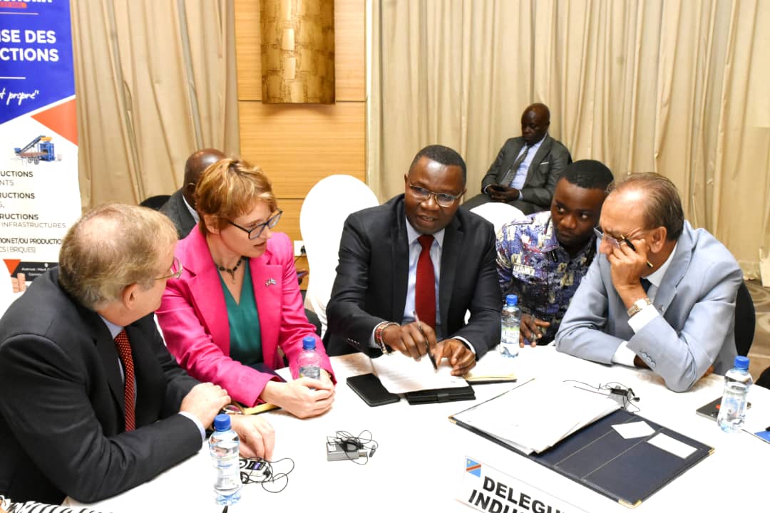 RDC: Julien Paluku signe un mémorandum d’entente avec quelques chefs d’entreprises britanniques