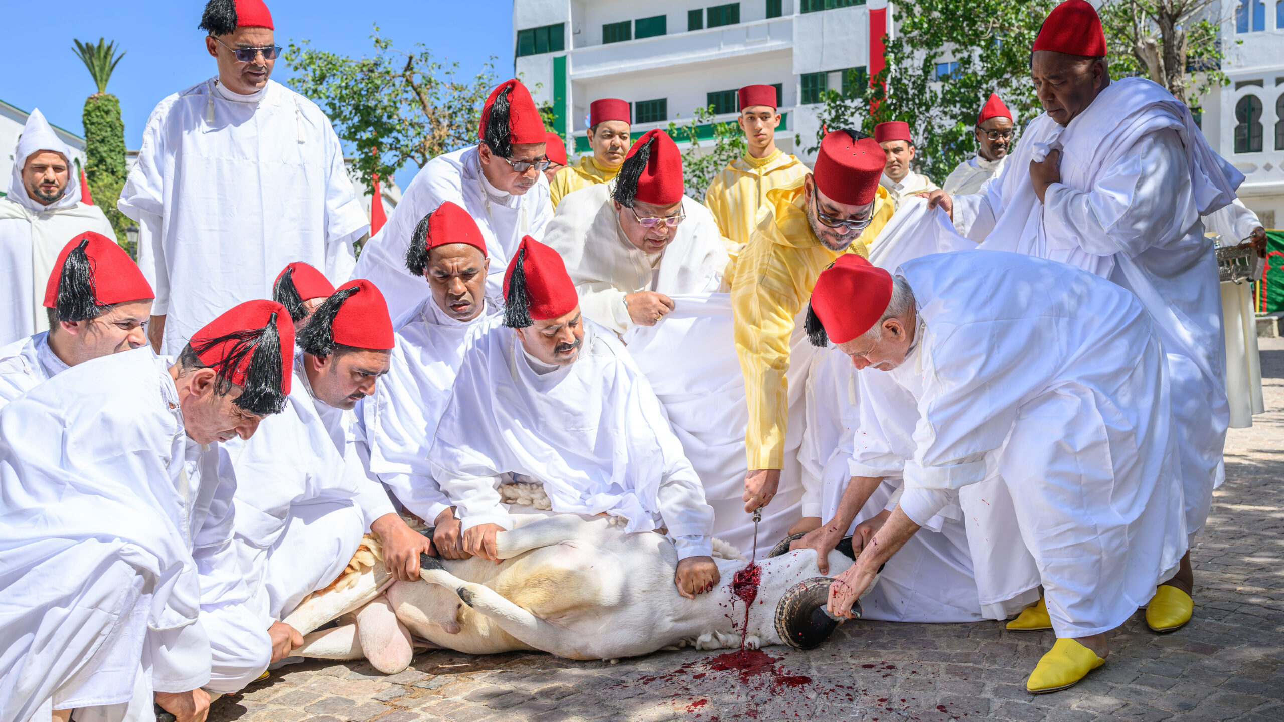 Le Roi accomplit la prière de Aïd Al-Adha à la mosquée Hassan II à Tétouan