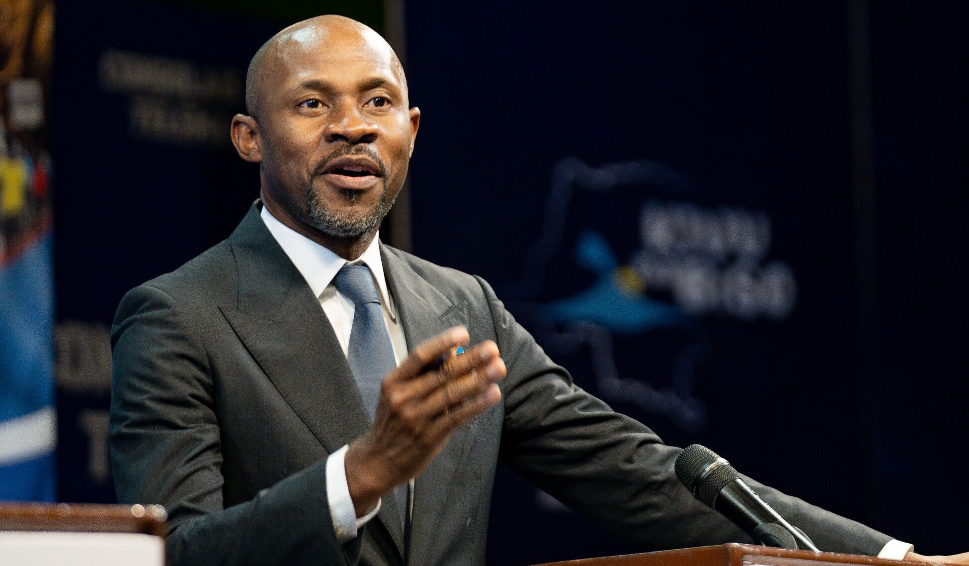 Accord RDC-Rwanda : Patrick Muyaya qualifie de  » historique » la signature à Washington