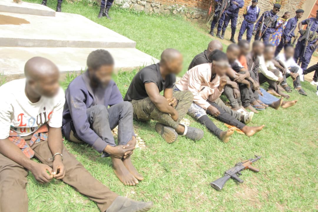 Nord-Kivu : une dizaine de présumés criminels présentés à la police à Beni