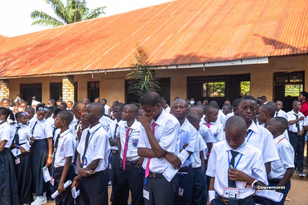 Des élèves finalistes de la 8ᵉ année lors du lancement des épreuves à Muanjadi